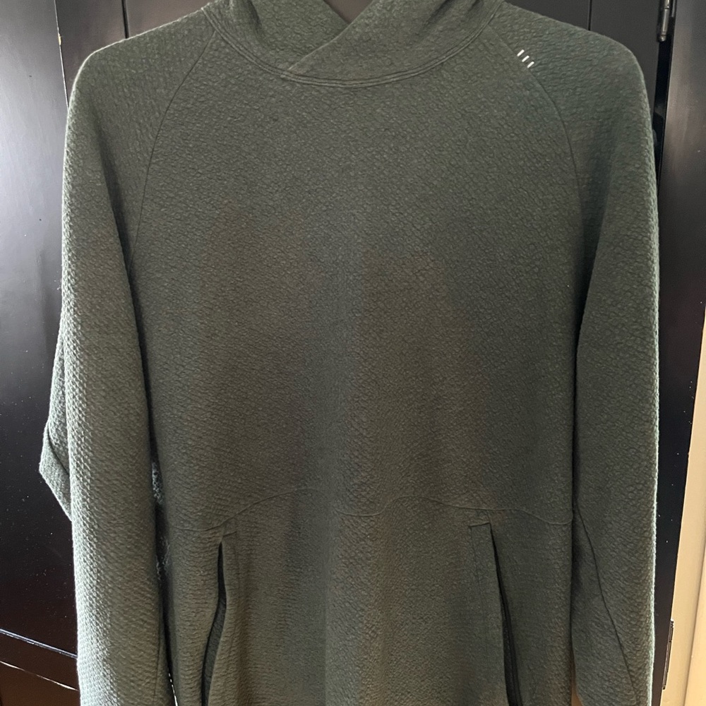 2 XL LULU at ease sweaters. Orange/ Green